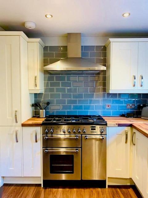 Cosy Roseburn Apartment, Edinburgh - 2 Bedrooms, Free Parking מראה חיצוני תמונה